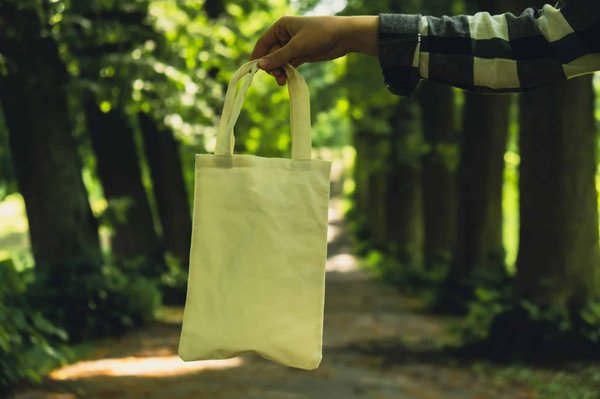 Quelles stratégies de marketing digital pour les marques qui utilisent des matériaux recyclés dans leurs produits ?